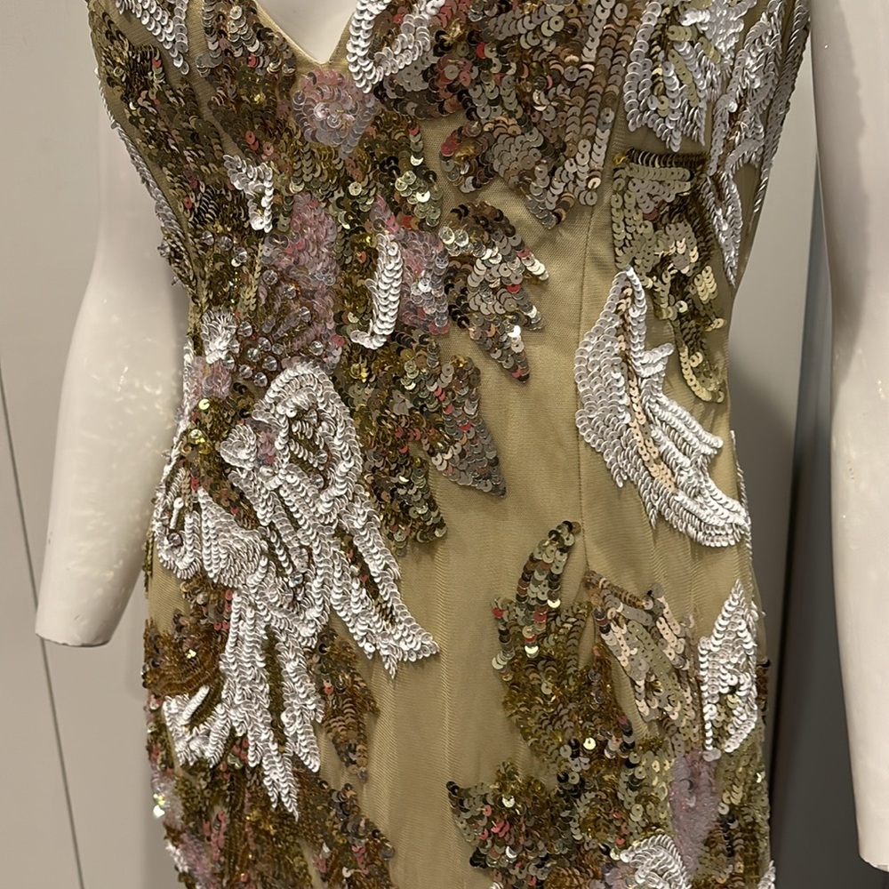 NWOT Mac Duggal floral embellished sequin v neck gown - Picture 5 of 16